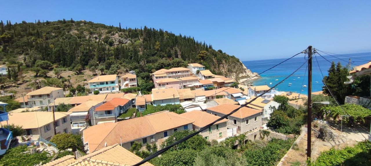 Villa Spiros Áyios Nikítas エクステリア 写真